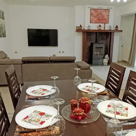 Chloe Maxi 108 Sqm 카스토리아